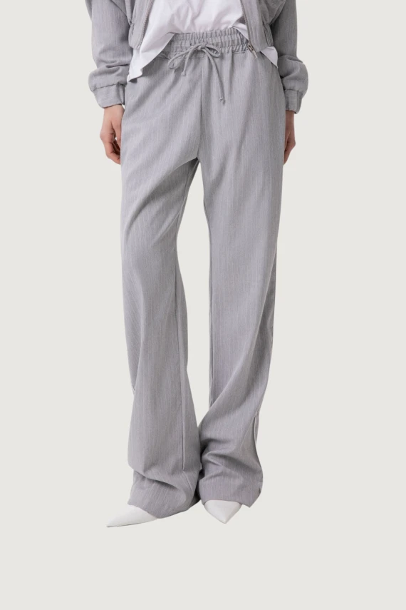 PANTALACCIO GESSATO CON RICAMO SU RETRO TASCA