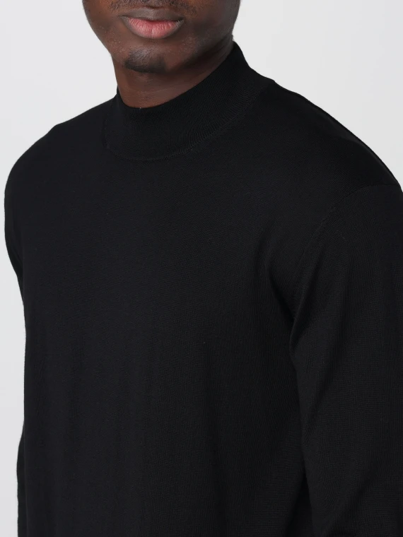 ROUNDNECK